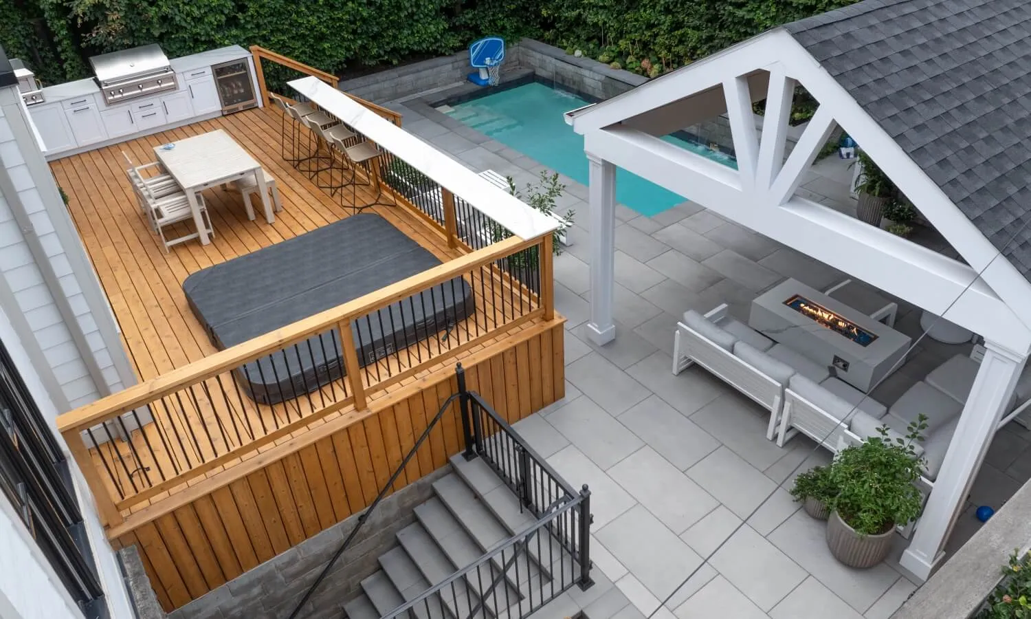 Outdoor kitchen deck
