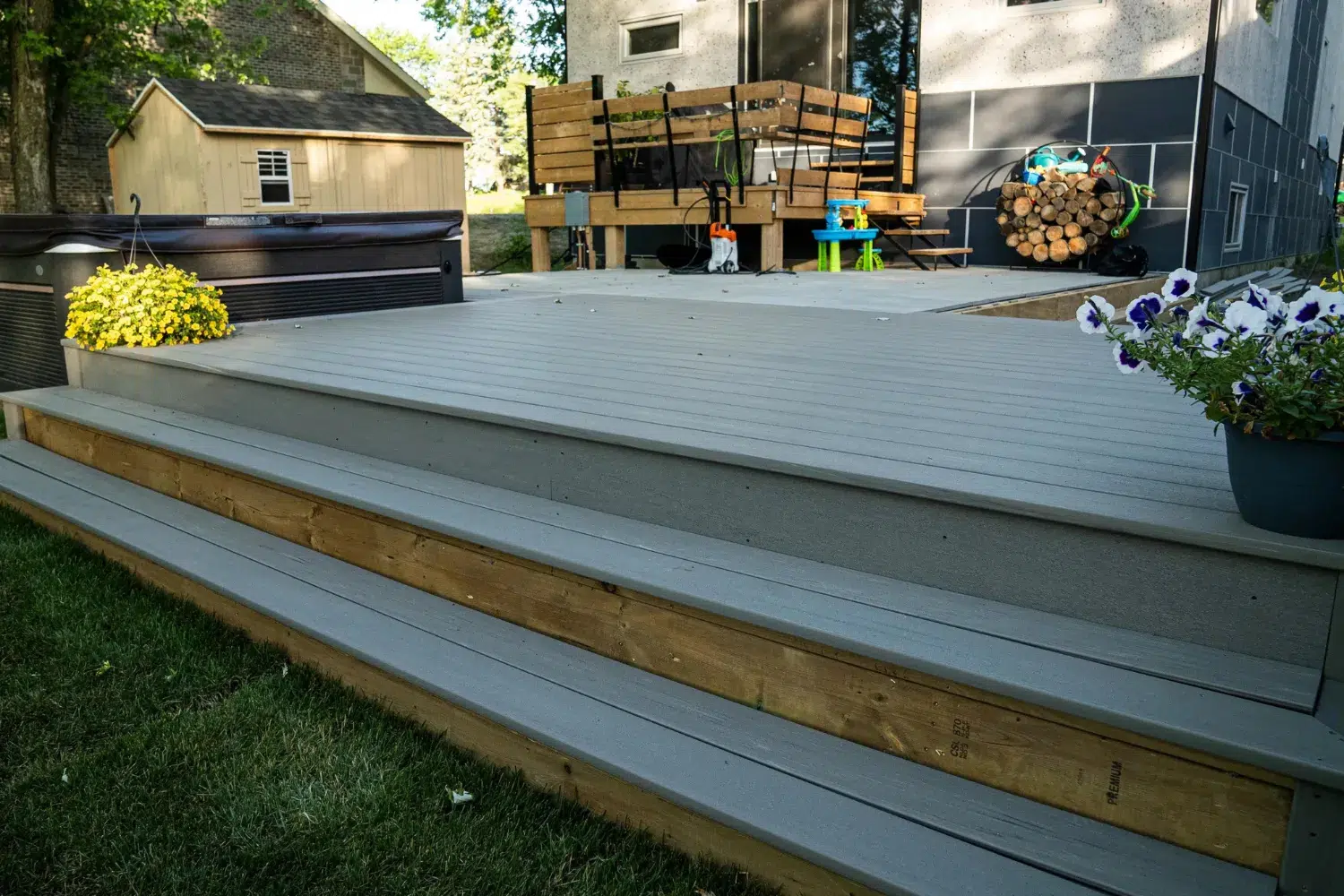 custom deck construction landscaping