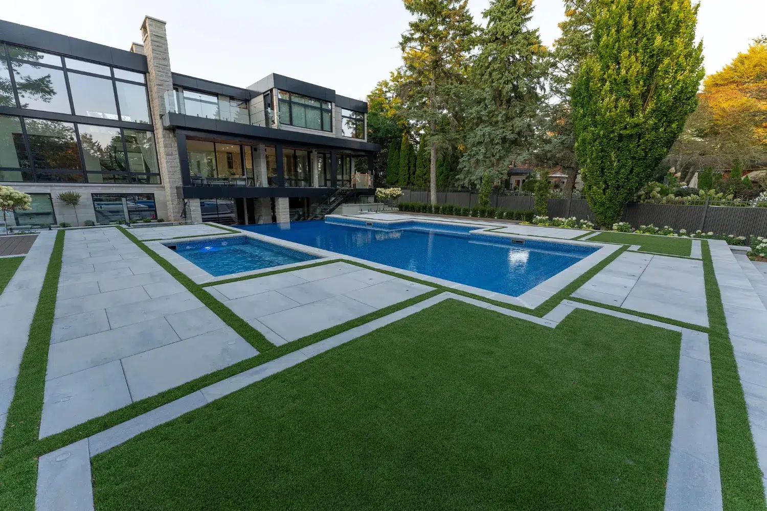 modern backyard pool landscaping design